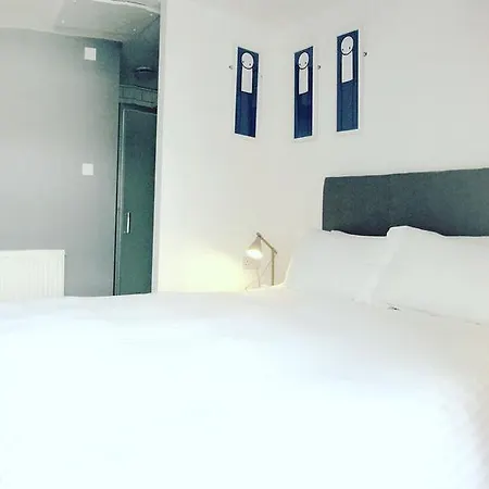 The Blue Door 4* New Quay