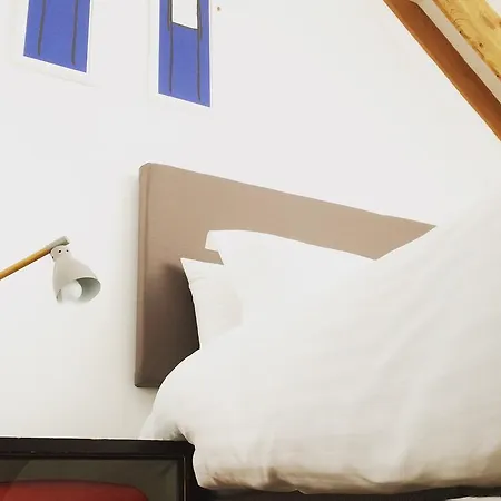 The Blue Door Bed & Breakfast 4*